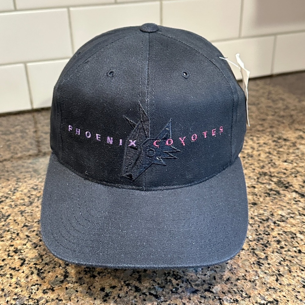Phoenix Coyotes Logo 7 Vintage 90s NHL Kachina Snapback Hat NWT Black